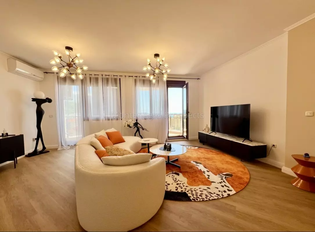 12713 lux becici 2 1085x800