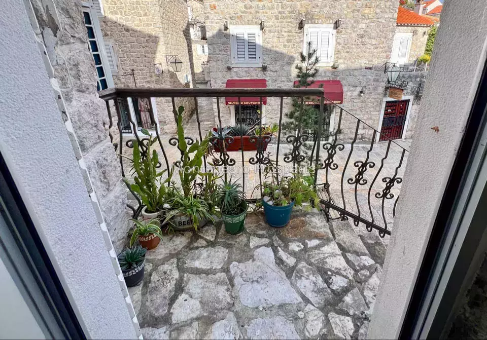 12749 budva old town 14.jpg