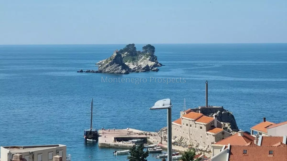 Kvartira s tremja spalnjami i vidom na more petrovac 12608 6 1067x800