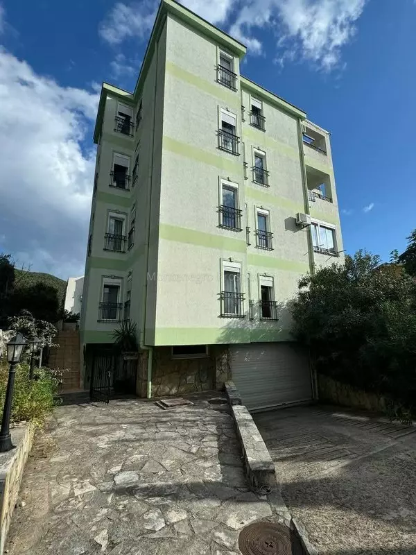 77043 stan budva 1 600x800