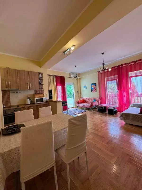 77043 stan budva 2 600x800