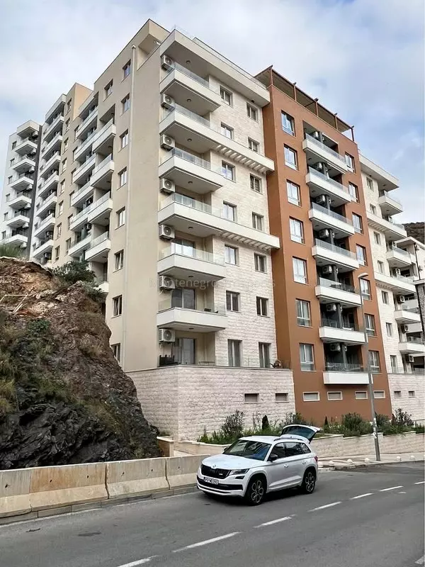 77074 dvosoban stan becici 3 600x800