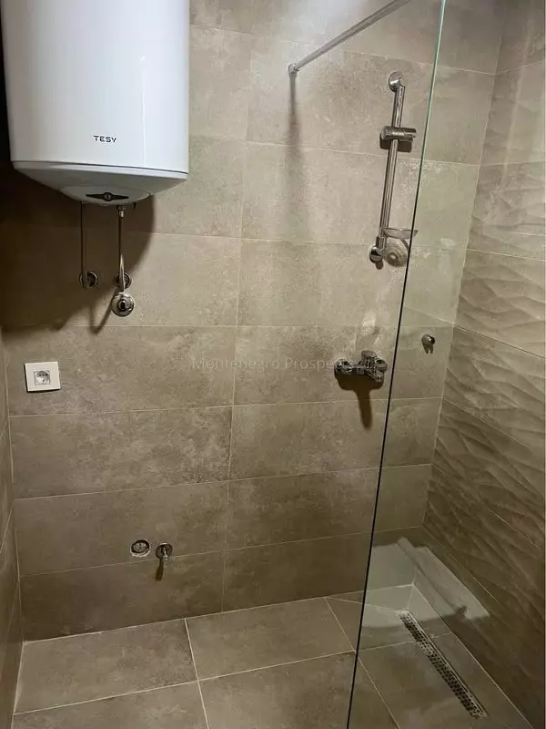 77074 dvosoban stan becici 6 600x800